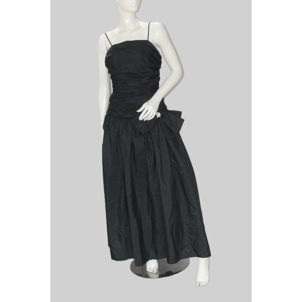 Vintage Elegant Black Spaghetti Strap Ruched Bodice Bow Full Skirt Formal Gown